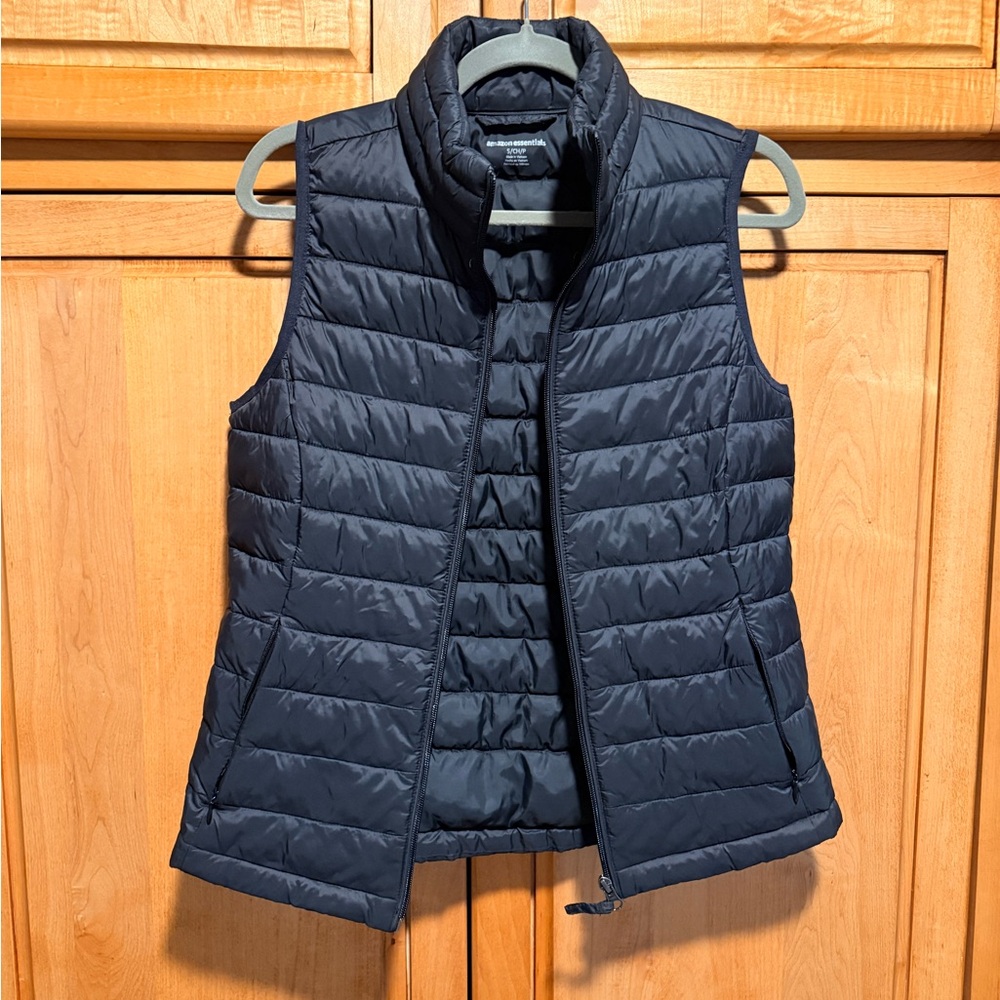 Amazon Essentials Women's Dark Black Quilted Vest